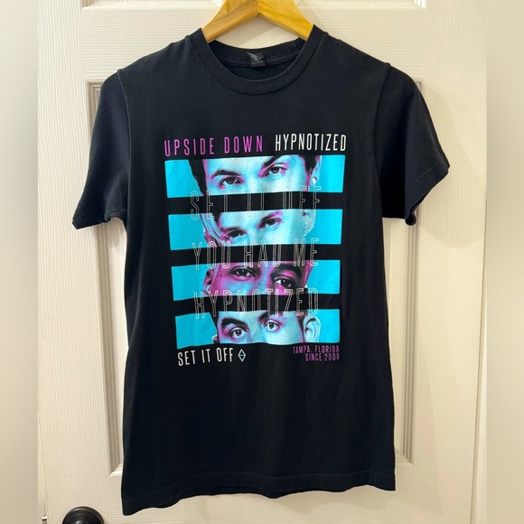 SET IT OFF Band Graphic Concert Tee Upside Down Hypnotized - Small - Picture 1 of 7